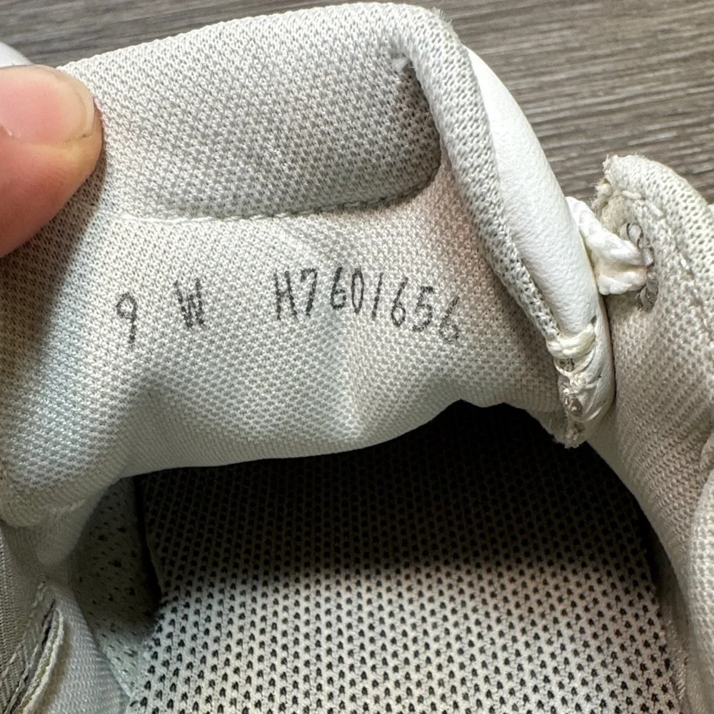 SAS White Leather Sneakers woman’s size 9 (j34)